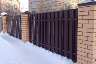 Забор из евроштакетника в шахматном порядке 30 метров фото в Красноармейске
