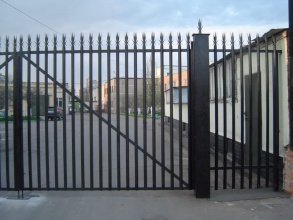 Сварные заборы с бетонированием столбов 12 метров фото в Красноармейске