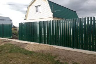 Забор из евроштакетника на ленточном фундаменте 70 метров фото в Красноармейске