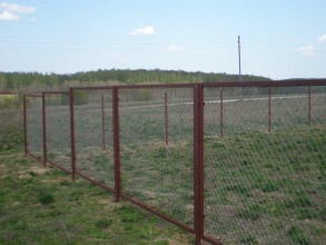 Забор из сетки рабицы в натяг секционный 12 метров фото в Красноармейске